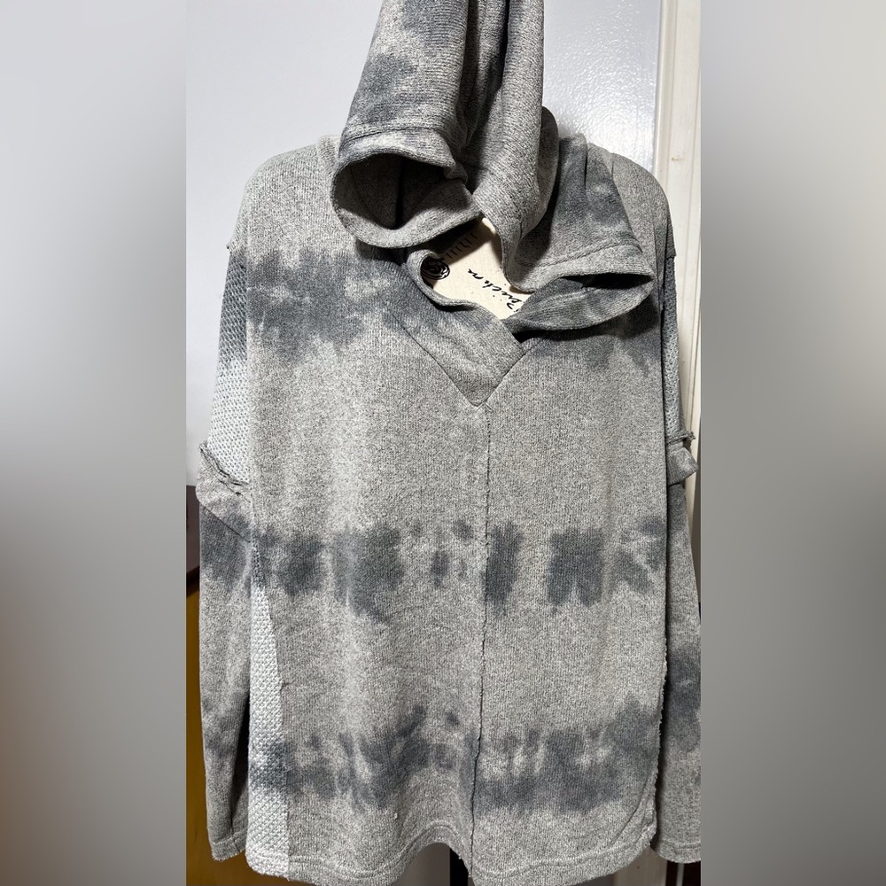 NWOT POL Large Grey Tie Dye Hooded Sweater
